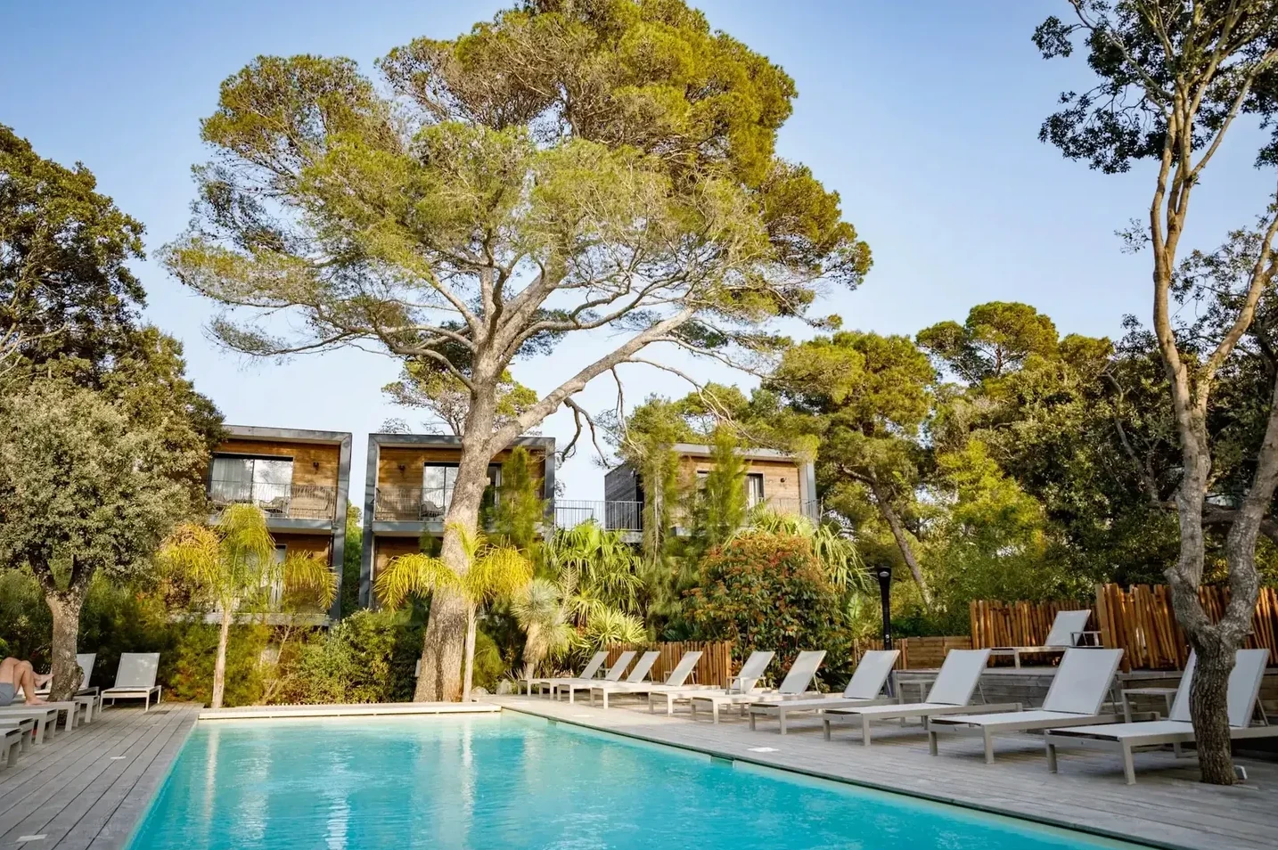 Vista de la piscina del Hotel Le Lodge