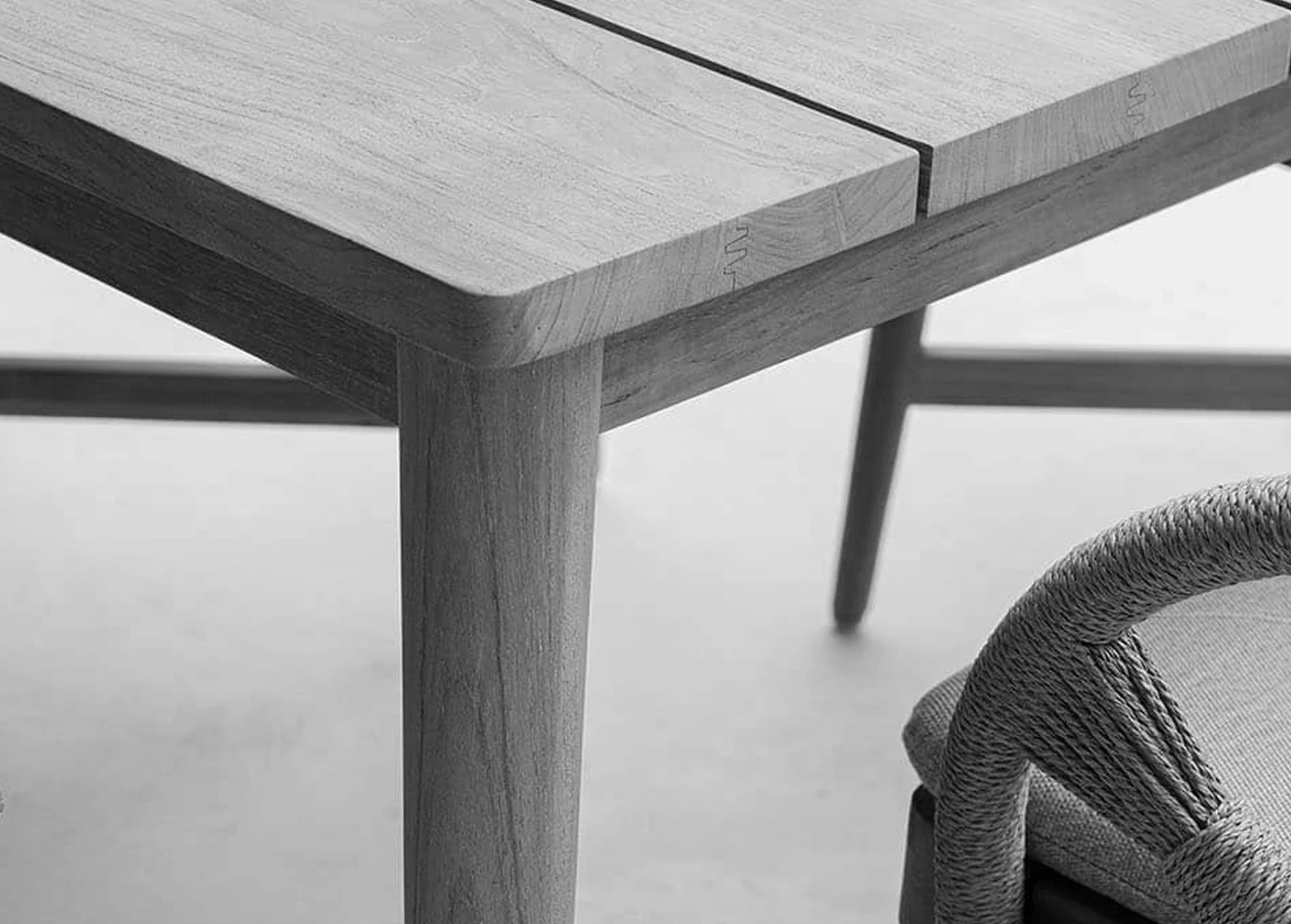 Mesa de exterior moderna